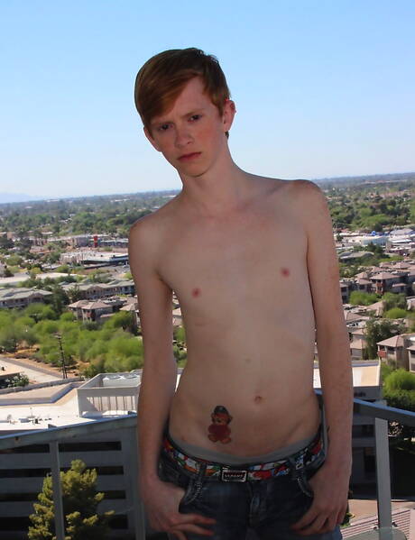 American beautiful boy Dakota White and twink Elijah Young fuck ass after sucking dick outdoor