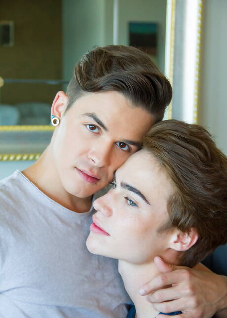 著名美國人，年輕帥哥 Andy Taylor 和年輕 Greco Rai 鑽屁股