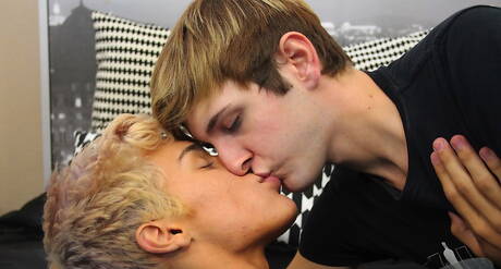 Il bel ragazzo americano Colby Klein e il bellissimo ragazzo Skyler Williams fanno un bel sesso anale