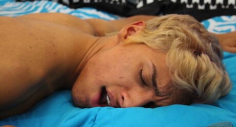 Il bel ragazzo americano Colby Klein e il bellissimo ragazzo Skyler Williams fanno un bel sesso anale