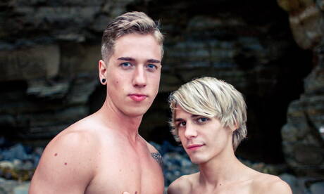 Zwei amerikanische Jungs, der Twink Kyle Ross und der junge Lukas Grande, ficken nach dem Schwanzlutschen