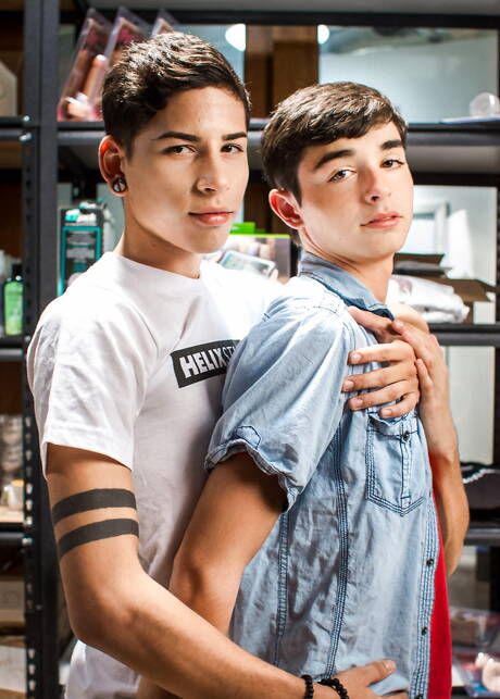 American hot twink Grayson Lange and colombian pretty boy Aiden Garcia have a hot couple scene