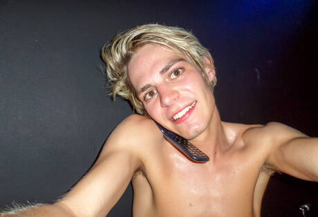 無恥的 Max Carter、Luke Allen 和 Kyle Ross 在泳池邊進行熱辣三人肛交