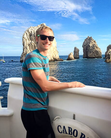 帥哥 Max Carter、Luke Allen 和 Kyle Ross 在泳池邊互相吸吮和做愛