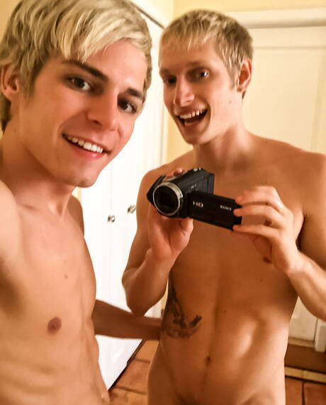 帥哥 Max Carter、Luke Allen 和 Kyle Ross 在泳池邊互相吸吮和做愛