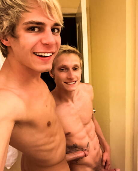 帥哥 Max Carter、Luke Allen 和 Kyle Ross 在泳池邊互相吸吮和做愛