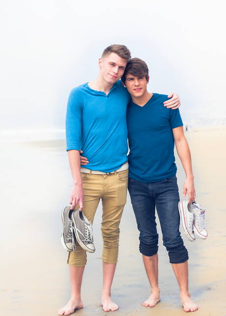 Nice american buddies twink Andy Taylor and beefy Troy Accola in hot ass bang outside