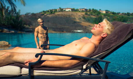 Helix Studios: American husky guy Max Carter and russian muscular Dalton Briggs fuck ass after blowjob in bathroom