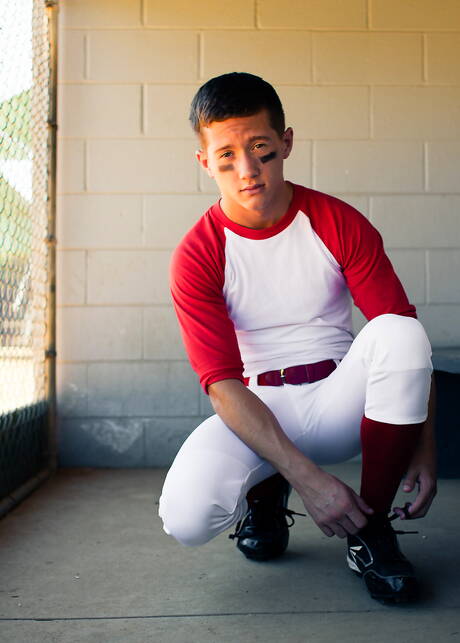 Les stars du porno américaines Tyler Hill et le beau garçon Corbin Webber ont une bonne sodomie en extérieur