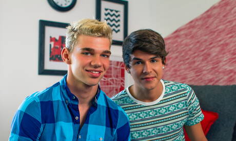 美國年輕帥哥安迪泰勒和身材魁梧的俄羅斯帥哥道爾頓布里格斯激情肛交