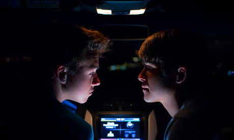 Sexy Amerikanen, jonge jongen Andy Taylor en twink Troy Ryan in hete anale seks