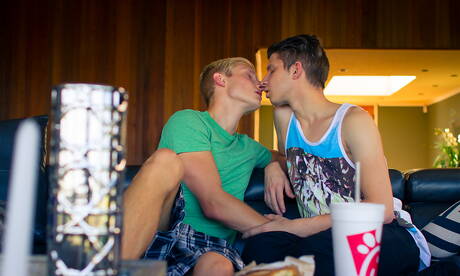 American pornstars tough guy Max Carter and twink Adrian Rivers in hot ass bang