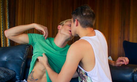 American pornstars tough guy Max Carter and twink Adrian Rivers in hot ass bang