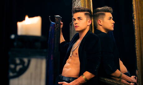 Il giovane americano Andy Taylor e il bel ragazzo Caleb Reece in un duro sesso anale