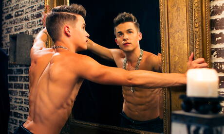 Il giovane americano Andy Taylor e il bel ragazzo Caleb Reece in un duro sesso anale