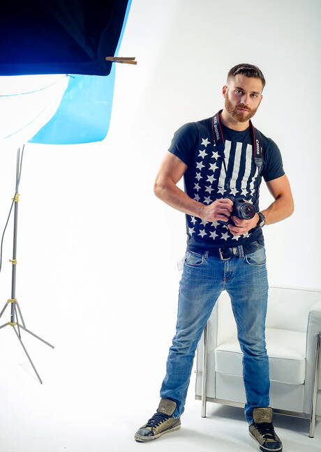 Sexy americans, muscular Max Carter and hairy stud Tommy Defendi in hot ass bang