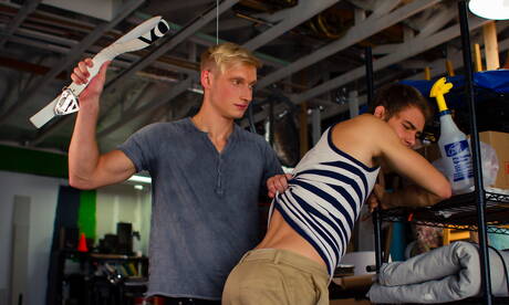 Les Américains chauds, le musclé Max Carter et le minet chaud Kody Knight ont une bonne fellation