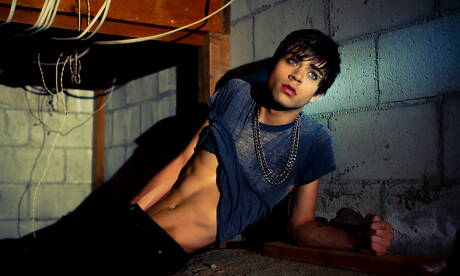 ナイスなダミアン・ウルフがチンポをしゃぶる