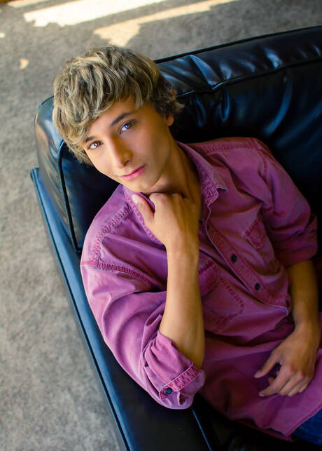 Helix Studios: Hot buddies Max Carter, Stefan Nash and Mitch Hudson in hard threesome sex outside