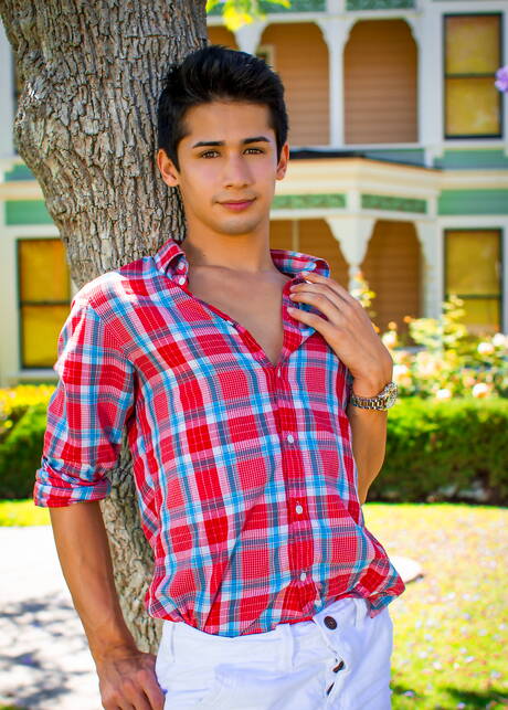 Twee Amerikaanse jongens, de jonge Evan Parker en de knappe twink Liam Riley, hebben een hete koppelscène buiten