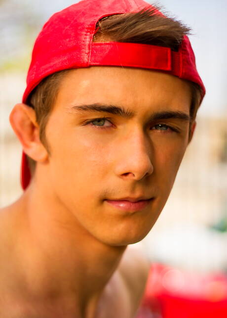 Helix Studios: American pretty boy Kody Knight get naked and showing nice ass outside