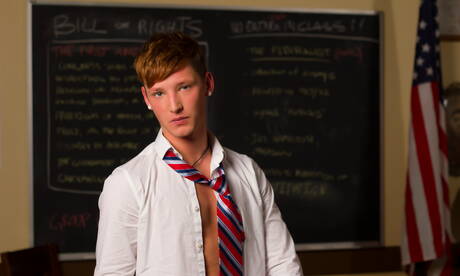 ホットなアメリカ人、ホットなトゥインクのケーシー・タナーと若い男の子のエイドリアン・リバーズが裸でポーズをとる