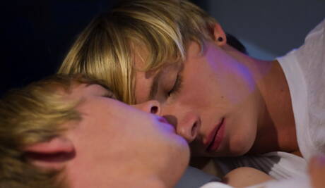 Helix Studios: 性感的美國人，美麗的男孩傑西蒙哥馬利和年輕的傢伙斯科蒂克拉克在熱辣的屁股性交動作中