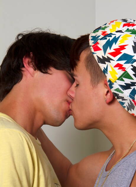 美國明星年輕帥哥安迪泰勒和帥哥馬修基丁在浴缸裡進行火熱的同性戀行為