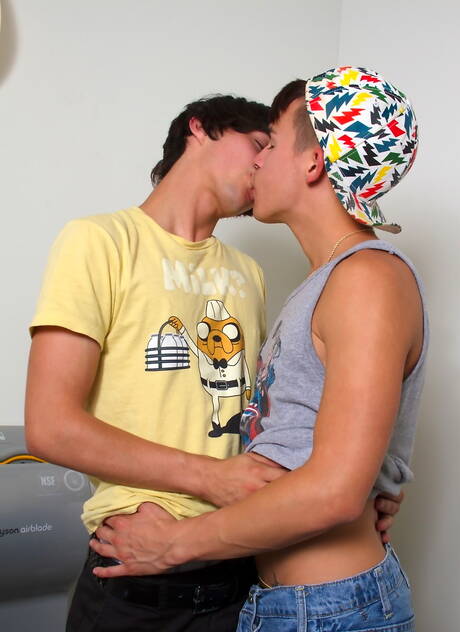 美國明星年輕帥哥安迪泰勒和帥哥馬修基丁在浴缸裡進行火熱的同性戀行為