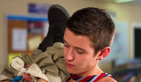 Les gentils garçons américains, le beau garçon Evan Parker et le jeune mec Scotty Clarke font l