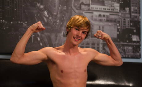 American pretty boy Scotty Clarke jerk off his cock