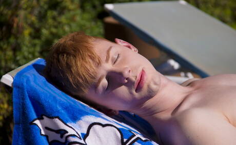 Helix Studios: American pornstars twink Kyler Ash and pretty boy Evan Parker in hard anal sex outdoor