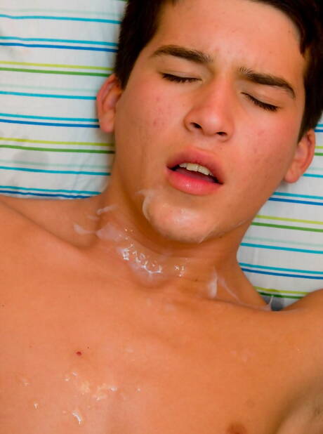 Knappe Amerikaanse jongens, hete twink Tommy Anders en jonge gast Ashton Michaels neukten elkaar