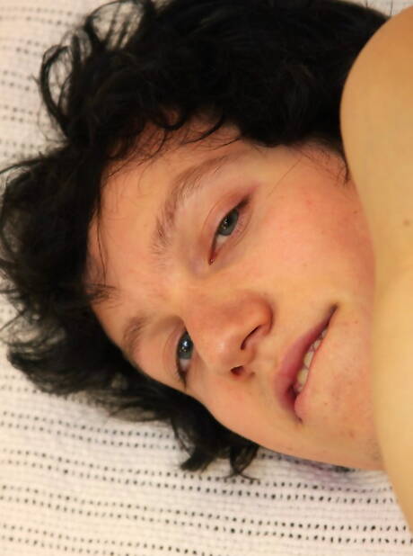 Le minet américain Damien Richards se branle la bite