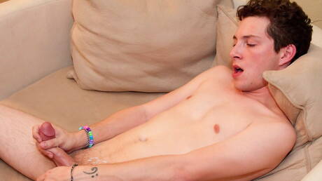 漂亮男孩丹麥人玩弄雞巴