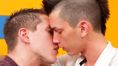 Beroemde Amerikanen, knappe twink Ryan Conners en knappe twink Colby London in een hete kontneuk