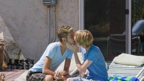 美國年輕帥哥 Max Morgan 和帥哥 Preston Andrews 在戶外享受激情性愛