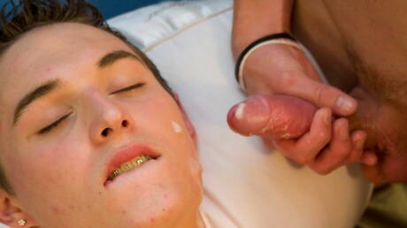 De jonge Amerikaanse Casper Benz en de sterke Caden Skie in een hete kontneukactie