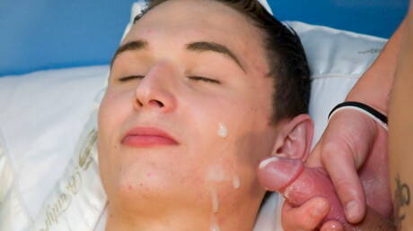 De jonge Amerikaanse Casper Benz en de sterke Caden Skie in een hete kontneukactie