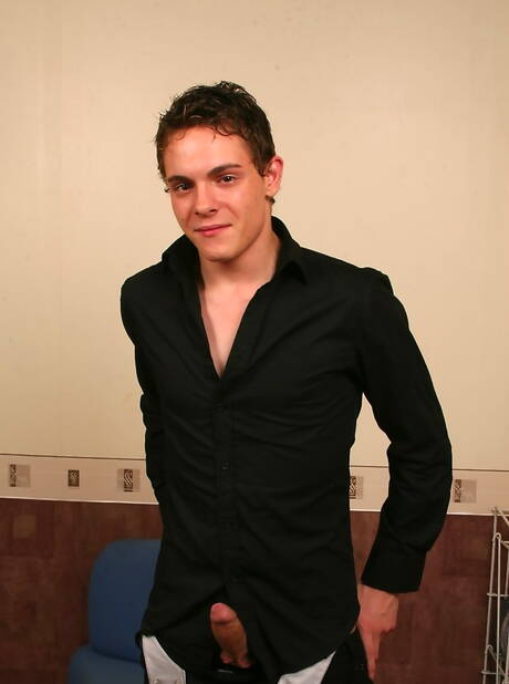 Il super stallone Scott Wright e il bel ragazzo Dave Paris scopano dopo aver succhiato il cazzo