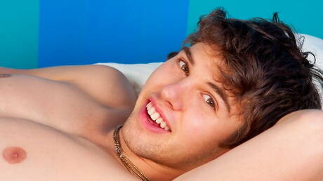 I ragazzi sexy Keegan Adams, Kevin Kandy e Jason North si sono scopati a vicenda