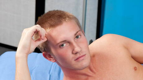 Le beau Devon Westfall taquine sa bite