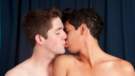 Amerykańskie gwiazdy porno, piękny chłopiec Felix Russo i śliczny chłopiec Eric Blaine kochają się