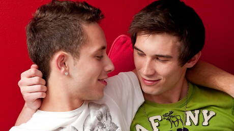 Helix Studios: Two american dudes young Skyelr Bleu and young Ace Lockheart in hot homosexual action