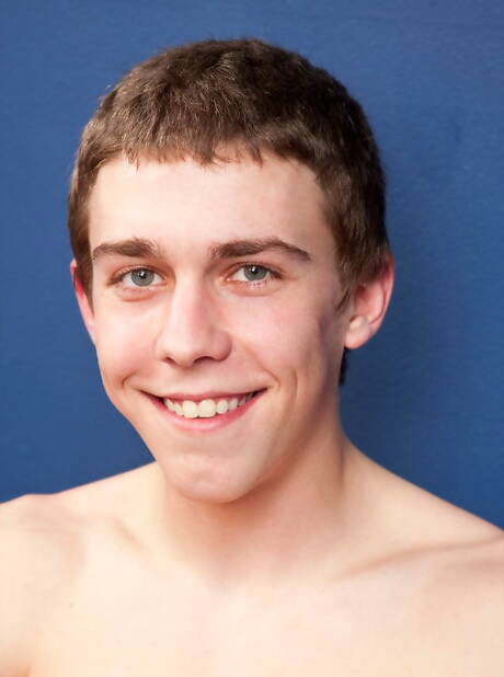 American pretty boy Bradley Spade teasing his cock