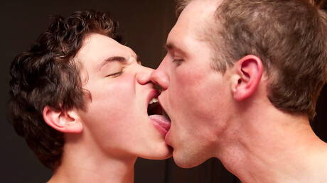 Dustin Revees, Wade, Ace Lockheart, Adam Jacobs, Josh dans un sexe en groupe sauvage