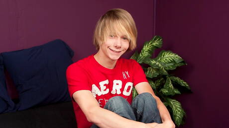 Amerikaanse knappe jongen Derrick Porter masturbeert