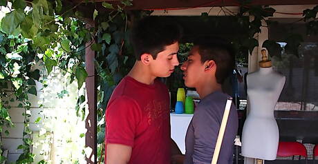 Young dude Elija Michaels and beautiful boy Ian Lee in hot ass fuck action outdoor