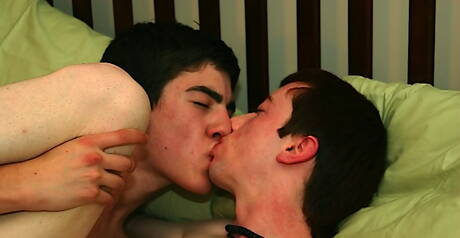 Amerikaanse hete twink Rad Matthews en hunk Chase Bently in hete homoseksuele actie