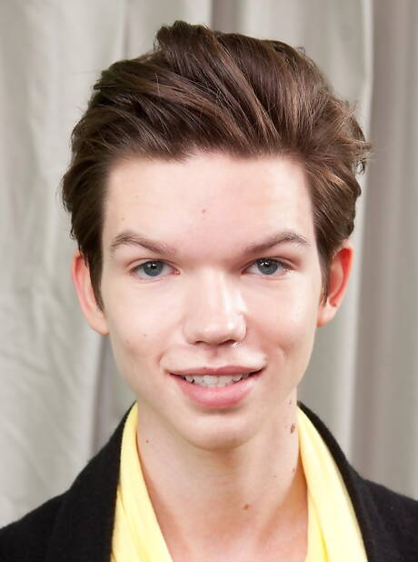 American twink Sencer Keve posing naked and showing hot butt